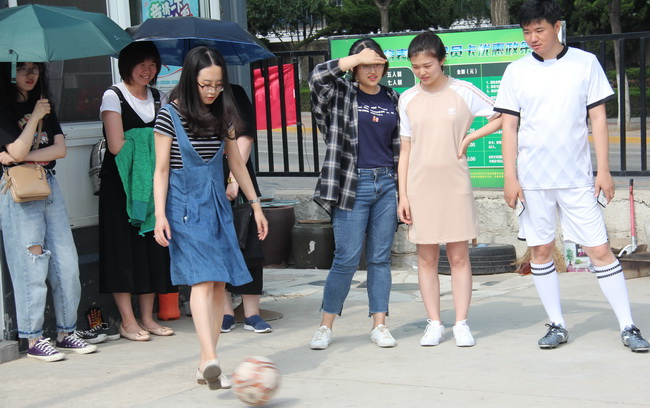 女子射門(mén)比賽5（網(wǎng)用）.jpg